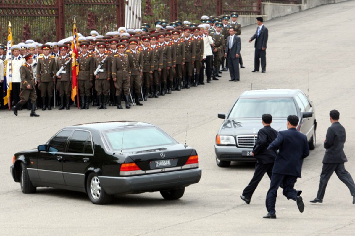 &quot;Soi&quot; Mercedes S600 chong dan cua lanh dao Kim Jong Un-Hinh-6